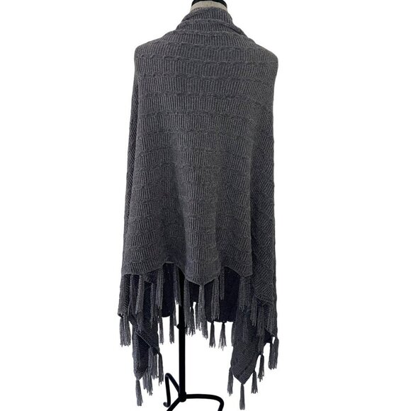 Womens Poncho One Size Gray Button Front Fringe Soft Chenille - Picture 2 of 7